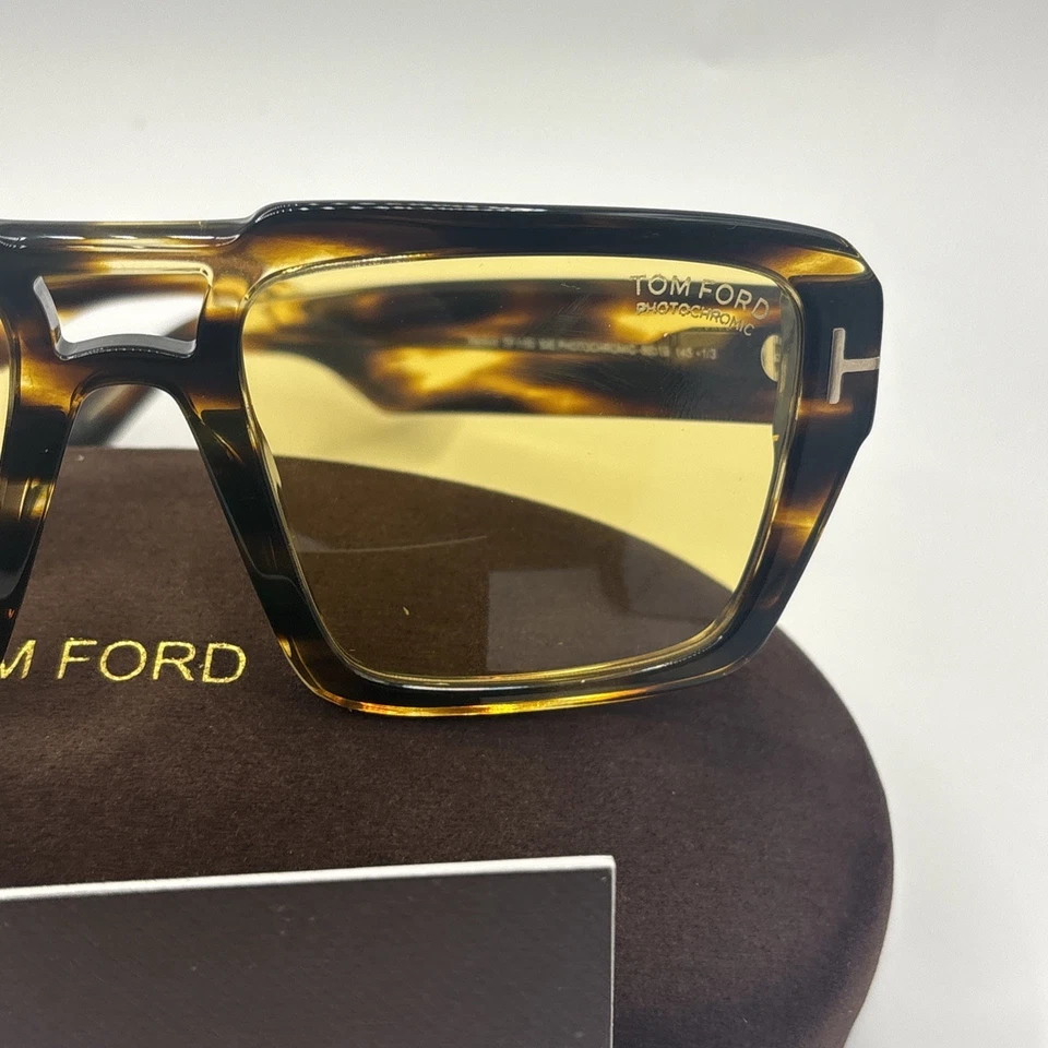 Óculos de sol fotocromático Tom Ford Redford TF1153 52E Havana escura 56mm FT1153 - Imagem 2 de 4