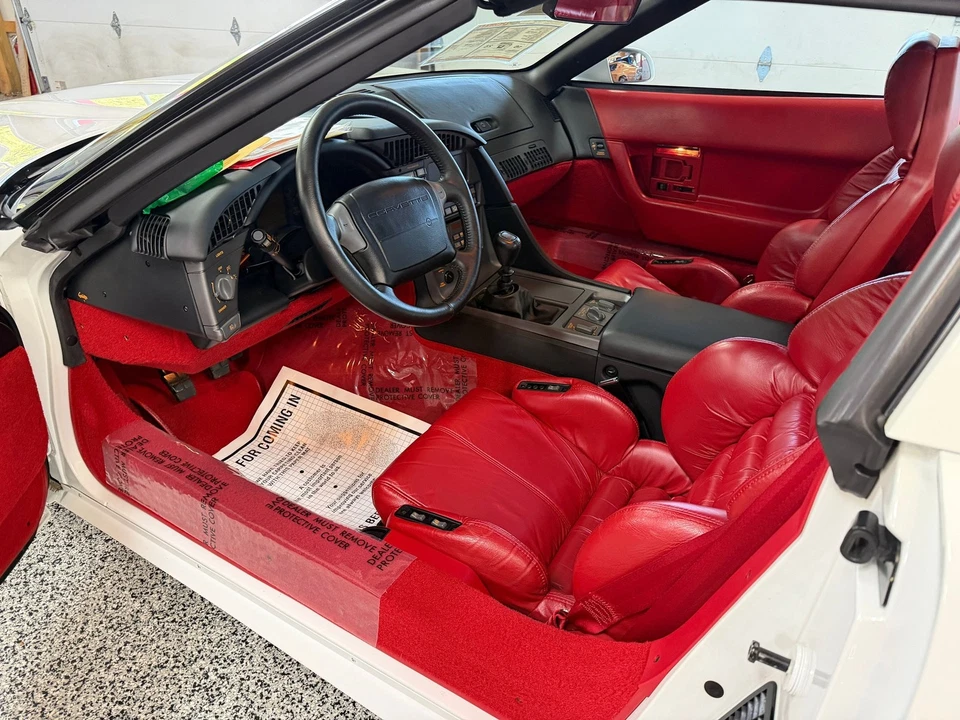 Chevrolet Corvette ZR1 1990 ¡solo 1.336 millas originales desde nuevo! Blanco/Rojo 6 velocidades Foto 4 de 4