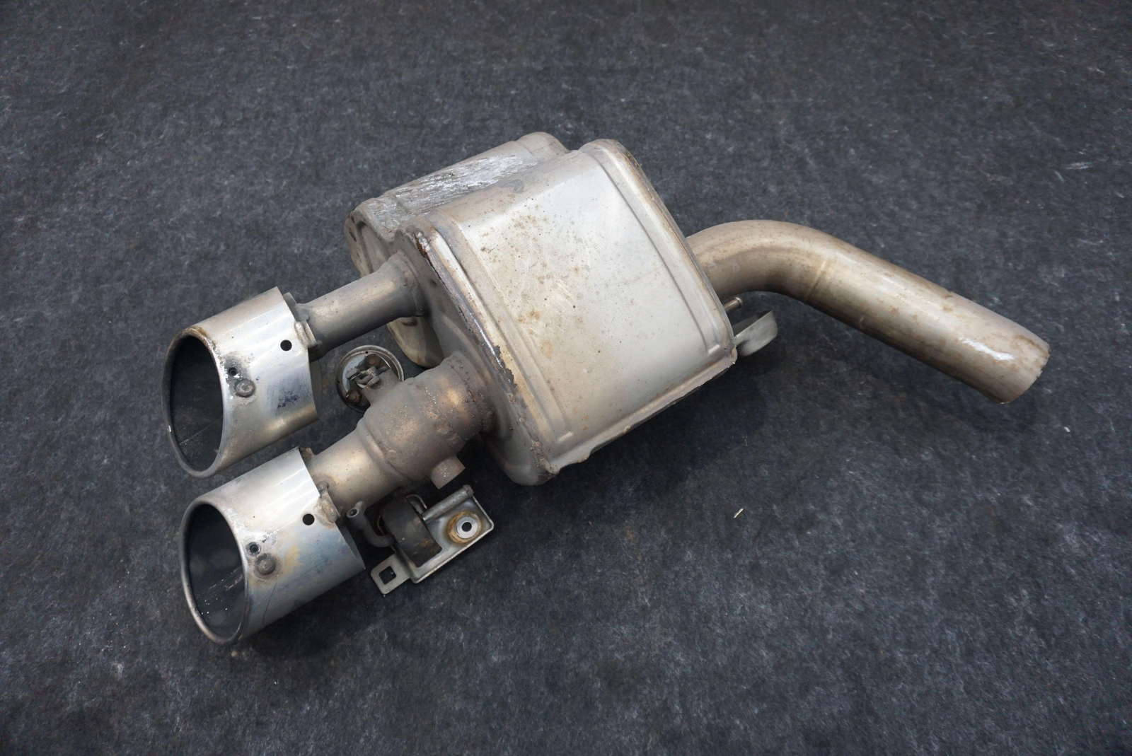 Rear Right Passenger Exhaust Muffler 670103689 Maserati Ghibli M157 2014-17+