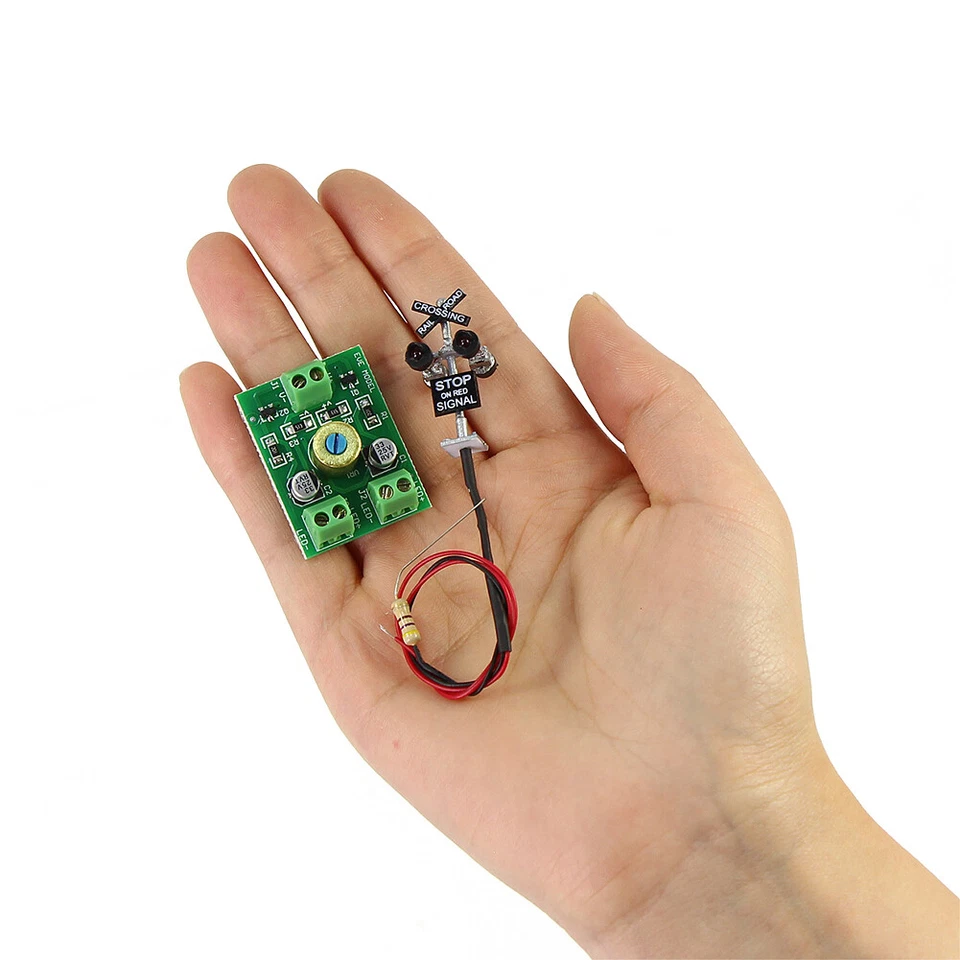 1 lot N Scale Crossing Railroad Signal 4 LEDs 1:160 with Circuit Board Flasher - Image 4 of 4