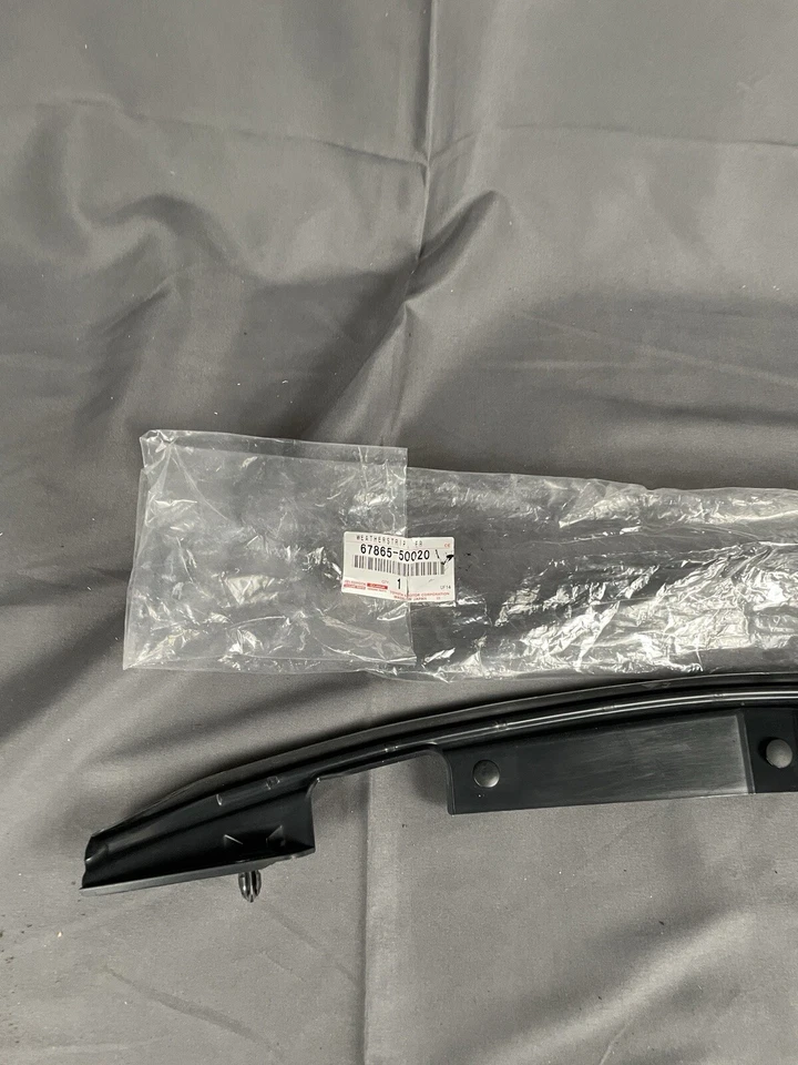 Lexus LS460 2015-2017 tira meteorológica delantera derecha OEM 67865-50020 Foto 2 de 4