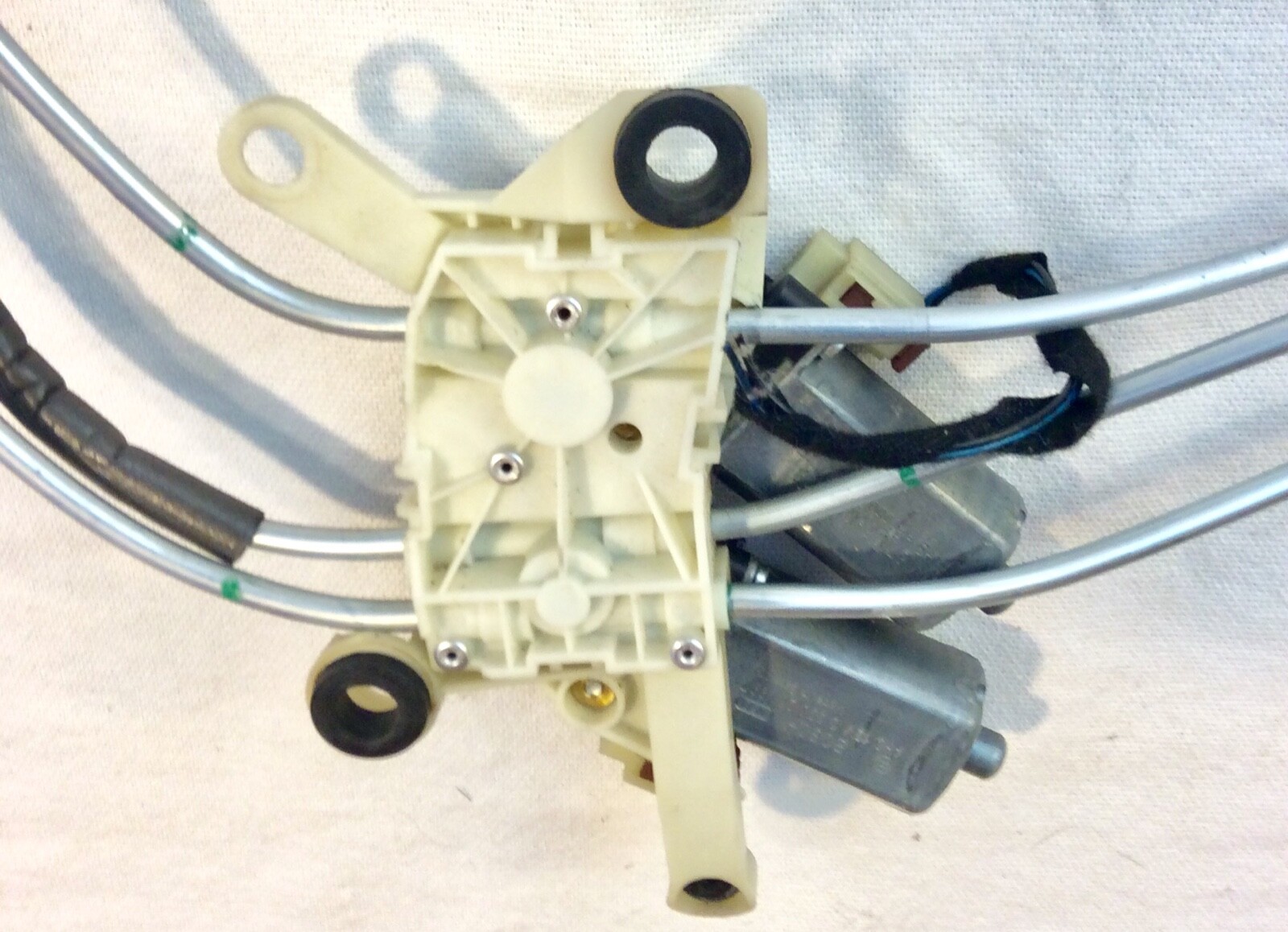 2006 BMW 750Li E66 RIGHT REAR PASS SIDE DOOR WINDOW SUN SHADES W