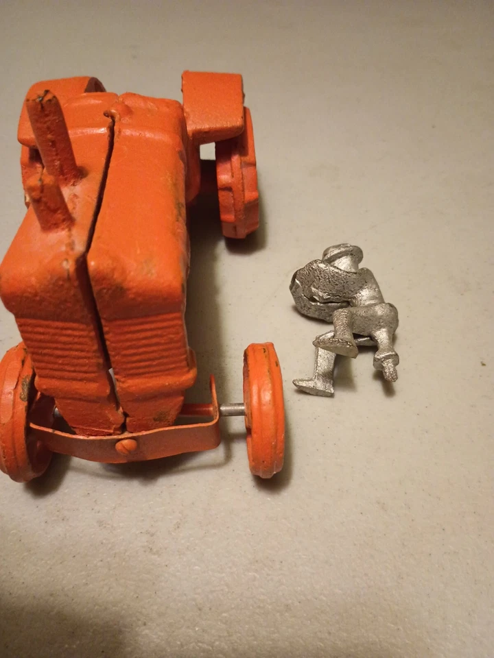 Arcade Allis Chalmers  cast iron farm tractor replicas collectibles  - Image 2 of 4