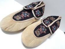 ANTIQUE c1920s WESTERN IROQUOIS INDIAN BEADED MOCCASINS - MINT - NEVER WORN !