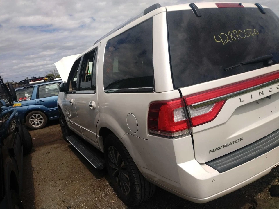 2017 Lincoln Navigator Left Fender White OEM Used 4DR SUV 461146 - Image 4 of 4