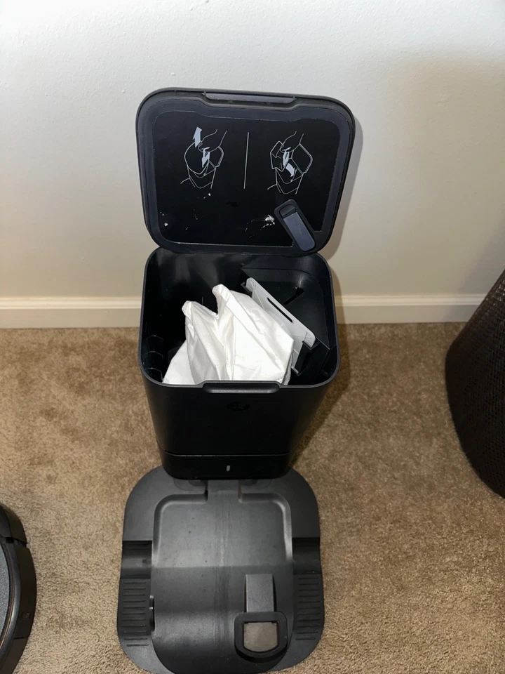 Roomba iRobot i3 Self-Emptying Robot Vacuum Cleaner (WITH EXTRA PARTS) - Black - Image 4 of 4