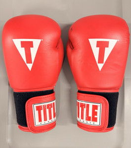 TITLE Boxing Classic Sparring Gloves 16 oz Red/Black/White Hook & Loop