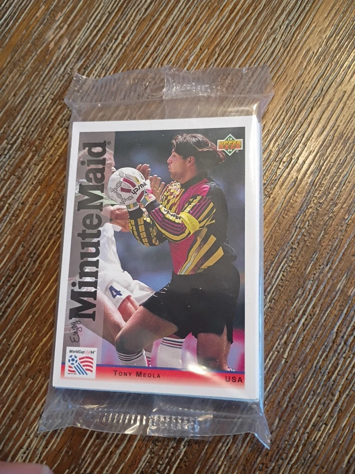 Lot Of World Cup Soccer Cards 1994 Upper Deck 2014 Panini Topps Memorabilia - Image 3 of 4