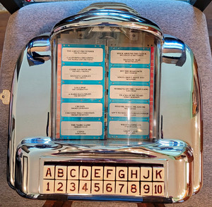 も*ま様 1950年代　ジュークボックス　ヴィンテージ ウォールシェルフ ディス 25+ Jukebox Wall for sale | Updated Oct 2026
