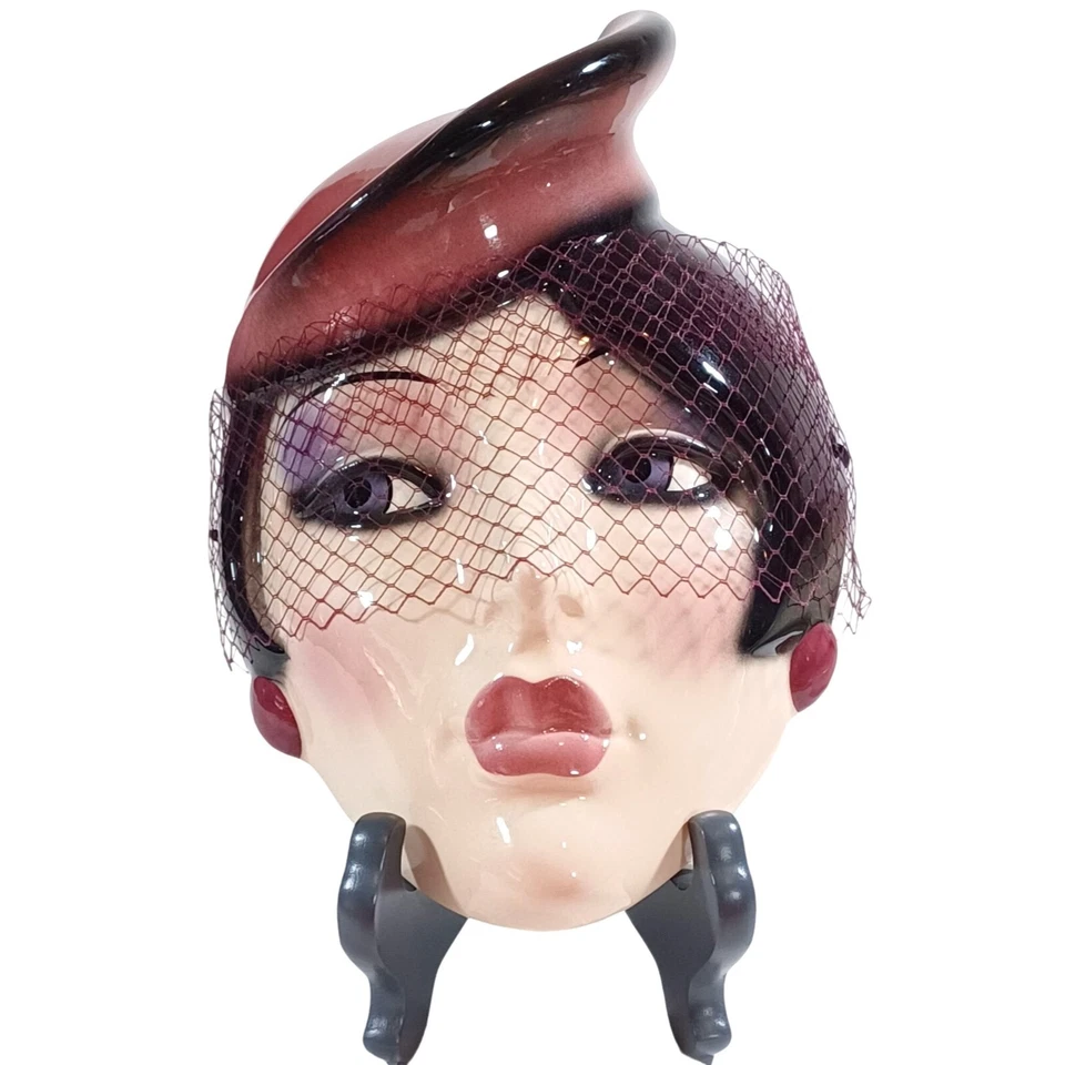 NUEVO CON ETIQUETAS De Colección Arcilla Arte De San Francisco Dama Mujer Usando Sombrero Velo Máscara Colgante De Pared Foto 2 de 4