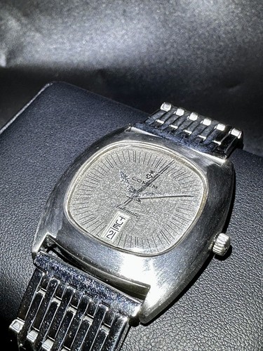 Corum Vintage Day Date Swiss Automatic 36mm x 42mm Cushion Case Circa 1970’s - Picture 6 of 12