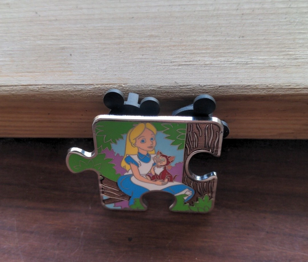 Alice In Wonderland Alice And Dinah Puzzle Pin LE 1100 Mystery Character 2016