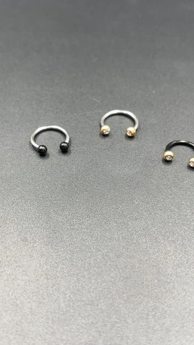 Set da 3 Piercing in Acciaio Chirurgico Bilanciere Circolare mm. 1,2x10 - Vídeo 1 de 1
