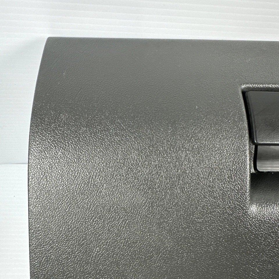 Chevy Colorado 2004-2012 puerta de guantera GMC Canyon manija de cierre gris OEM Foto 2 de 4