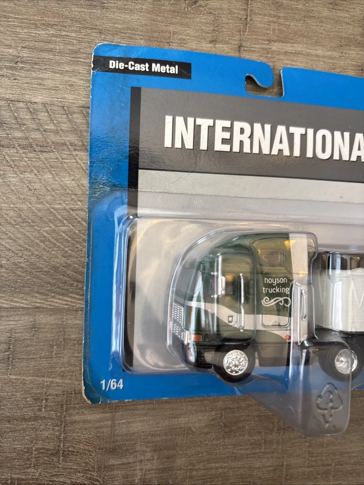Camión Ertl 1/64 Diecast International Grain Semi Hoyson #12708 Foto 2 de 4