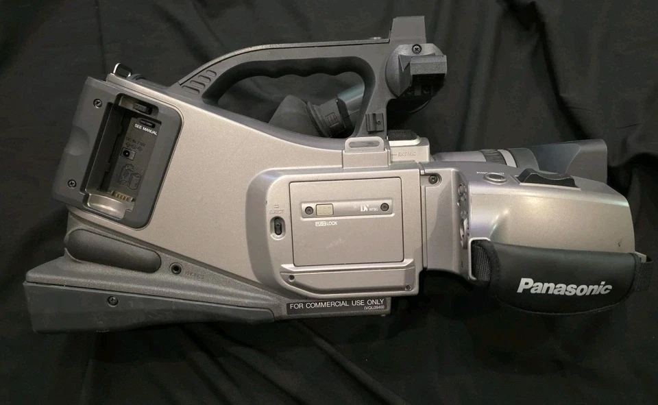 Panasonic AG-DVC7 Mini DV Camcorder - Image 2 of 4