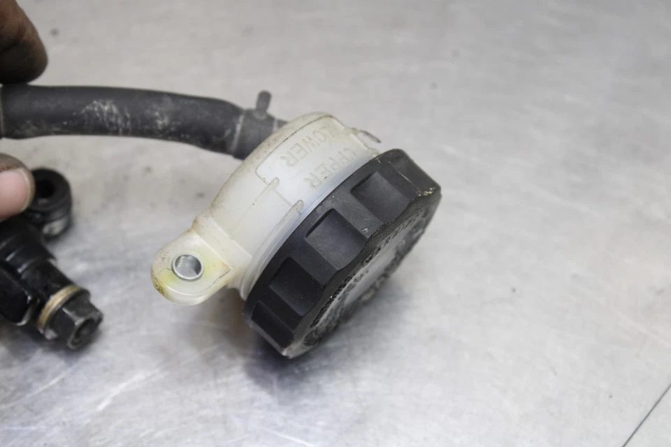 03-07 HONDA VTX1300 REAR BACK BRAKE MASTER CYLINDER Foto 3 de 4