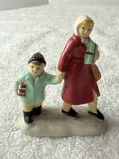 Enesco 2010 It’s A Wonderful Life Christmas Village 3” Mother & Child Figurines