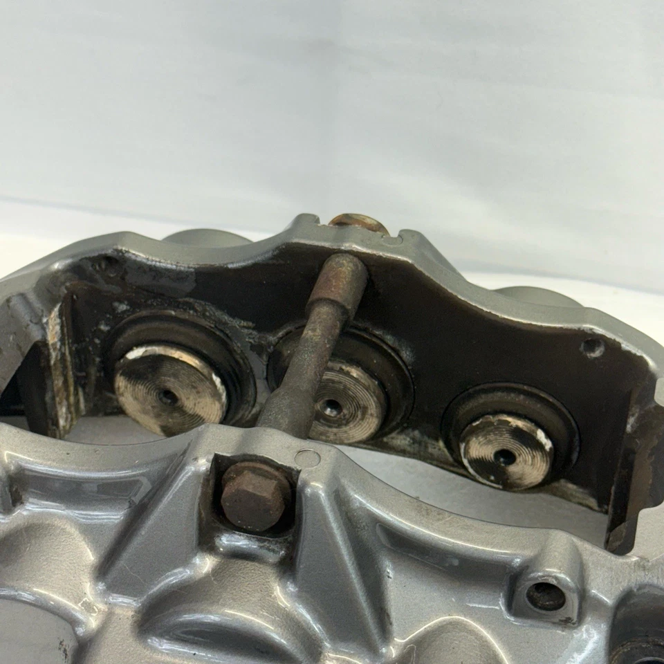 03-13 Juego de pinzas de freno delanteras izquierda y derecha Maserati Quattroporte M139 OEM Foto 4 de 4