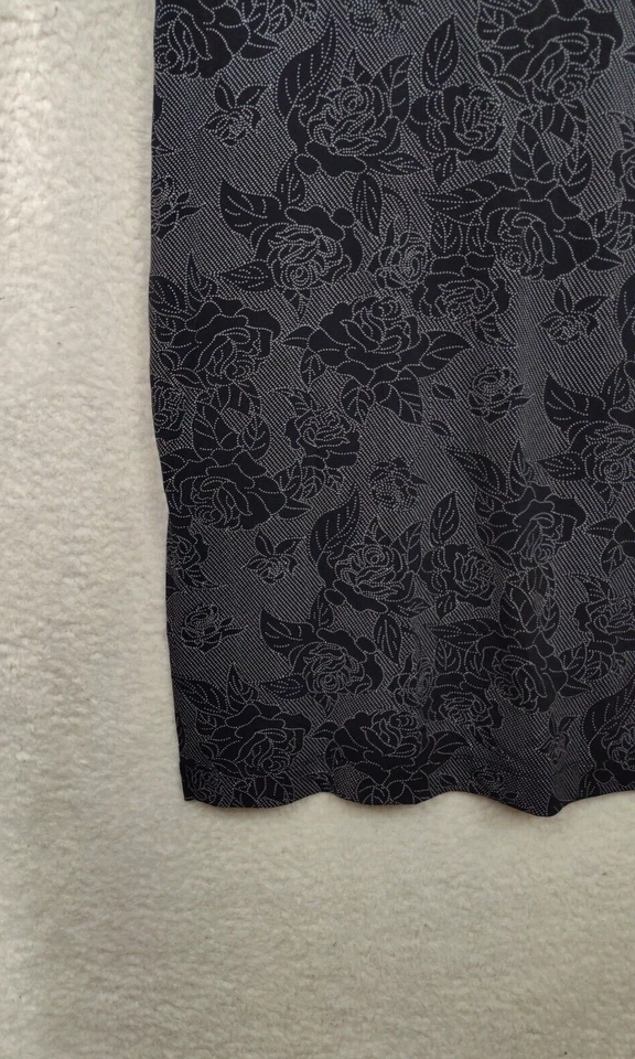 Vestido para mujer Mossimo extra grande negro floral mezcla de polietileno sin mangas abertura lateral midi Foto 4 de 4