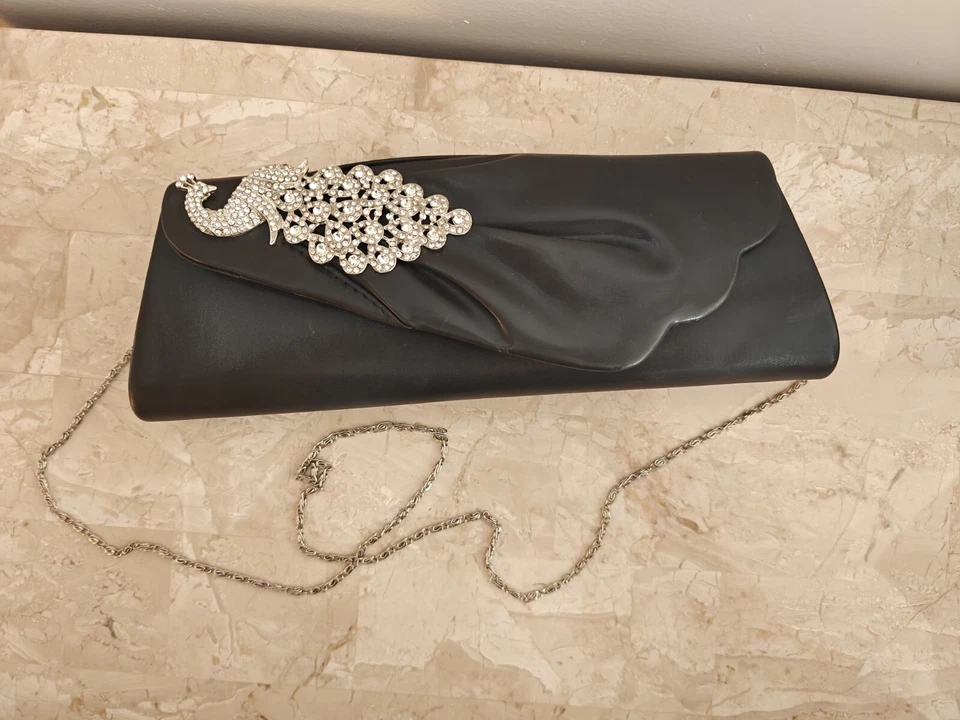 Cartera negra de inspiración vintage Scarleton con diamantes de imitación pavo real Foto 3 de 3