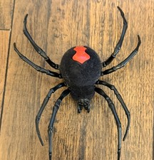 ZURU Robo Alive Battery Powered Crawling Spider Robotic Toy - Electronic Pet -