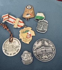 6x Konvolut Erinnerungsmedaillen & Abzeichen – Sammlerstücke( BOX - 2 )