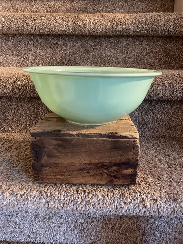 pyrex turquoise Glass Mixing Bowl