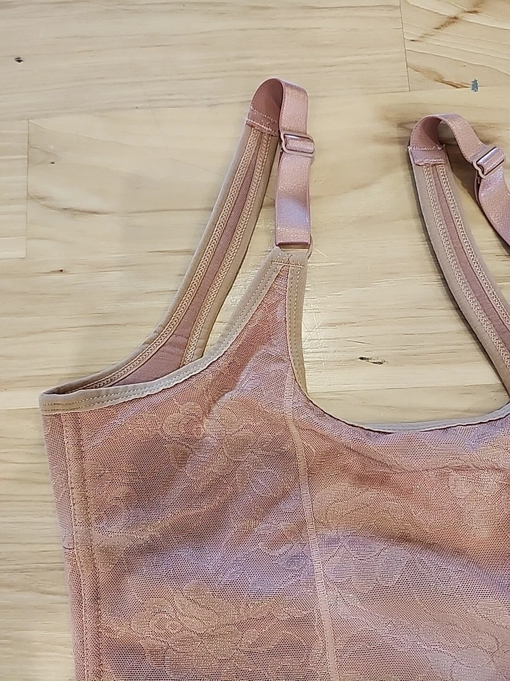 Blusa Rhonda Shear Renda Floral Cami Modeladora Bustier Tamanho M Bege Rosado Nova - Imagem 3 de 4