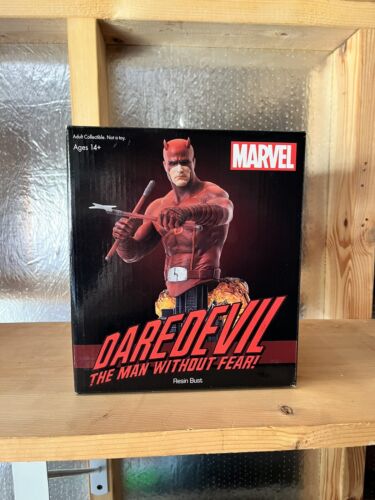 Marvel Comic Daredevil 1:7 Scale Resin Bust Diamond Select - Picture 1 of 2