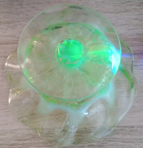Victorian vaseline uranium Glass Ruffled bonbon Pedestal Dish - Picture 7 of 8