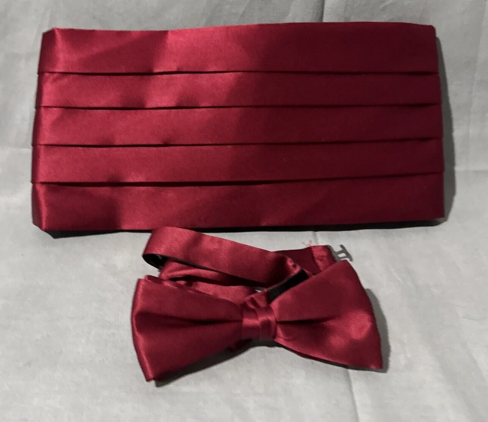 Men's Burgundy Quality Silk Pleated Cummerbund and Bow Tie NOS Free Shipping - Image 2 of 2