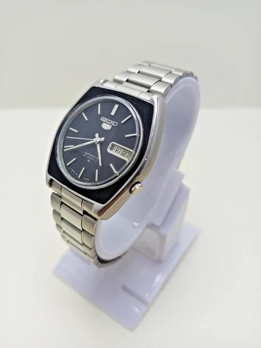 Vintage Seiko 5 Automatic 21 Jewels Day/Date Rare Black Dial Day/Date Mens Watch