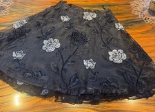Women?s beautiful, layered floral, black and white skirt size 14 Pre Una?