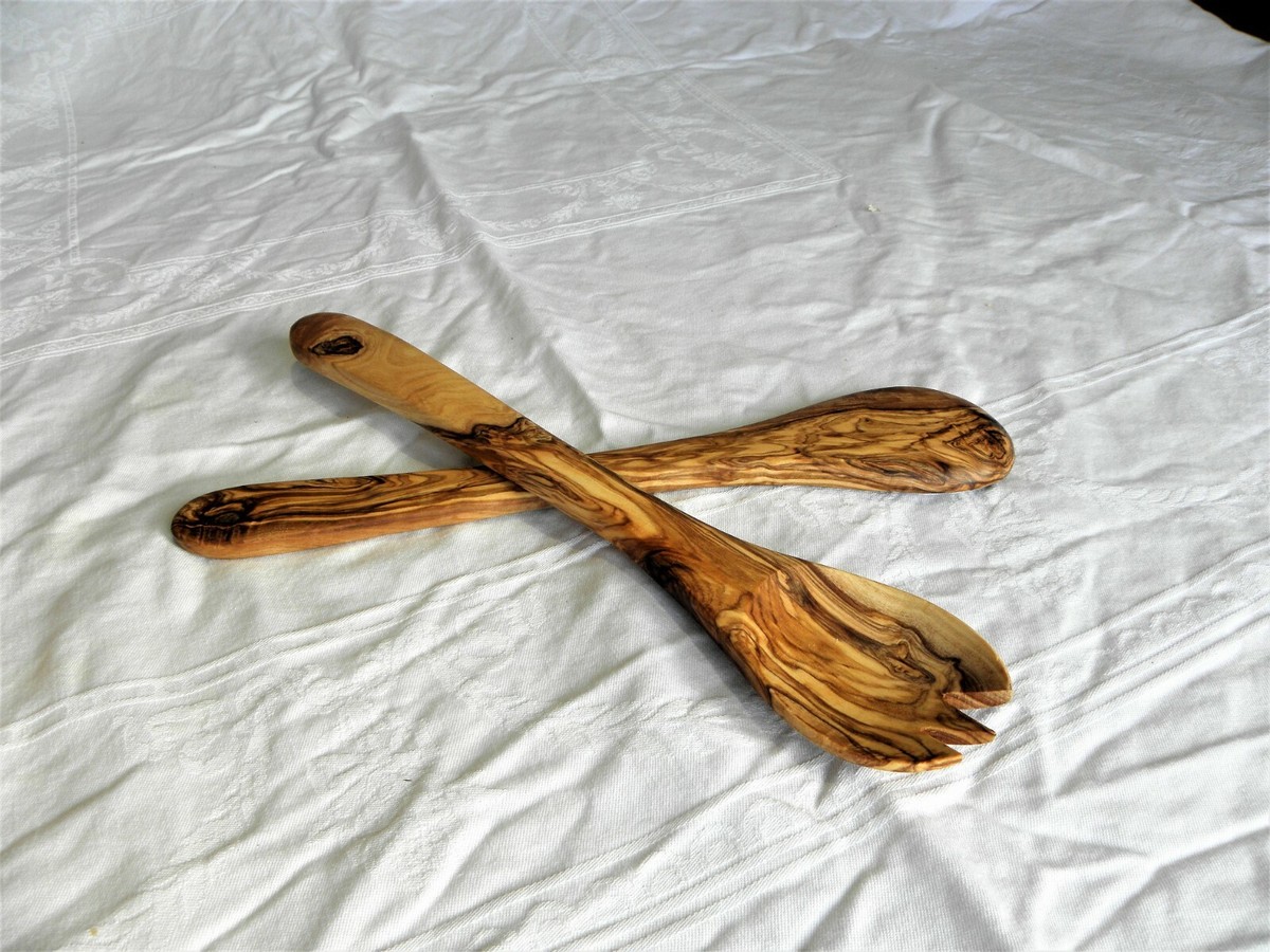 Saladier en bois d'olivier 26 cm avec couverts – Élégance naturelle pour votre table - Arts de la table Saladier en bois d'olivier 26 cm avec couverts – Élégance naturelle pour votre table - Arts de la table