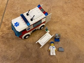 LEGO CITY: Ambulance (7890) 100% Complete (missing window sticker & no box)