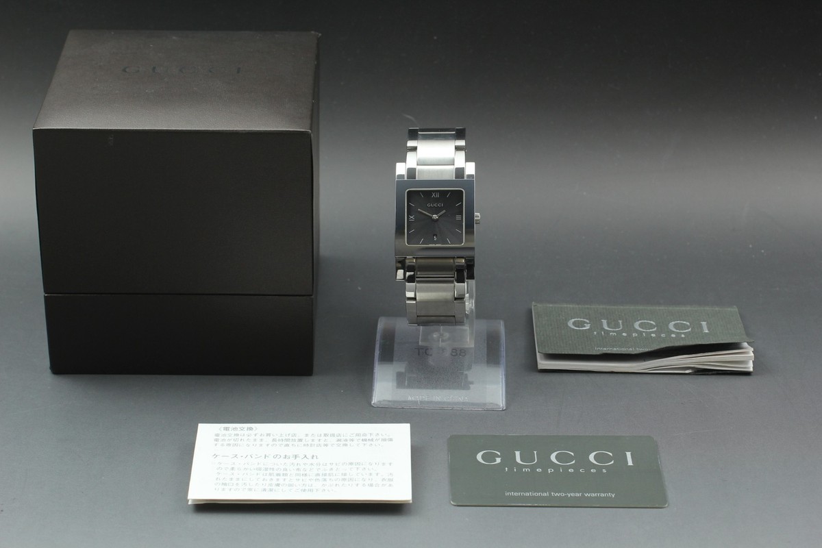 グッチ 7900M.1 Vintage Gucci 7900M.1 stainless steel wristwatch. For Sale