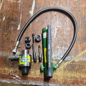 Greenlee 767 Hydraulic Hand Pump w/746 Ram & Draw Stud's & 2 Knockout Punches