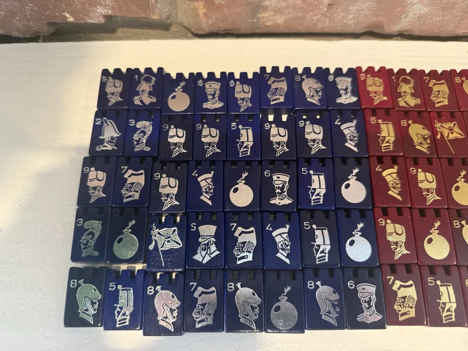 Stratego 80 Replacement Pieces 40 Red & 40 Blue 1961 MB - Image 2 of 4