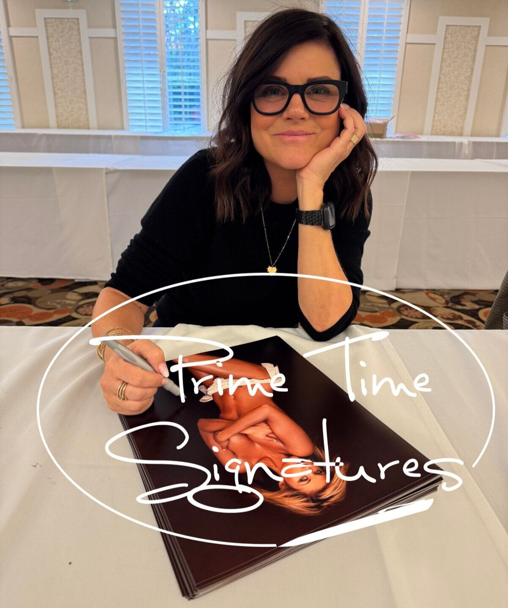 Hot Sexy Tiffani Thiessen Signed 11x14 Photo Authentic Autograph