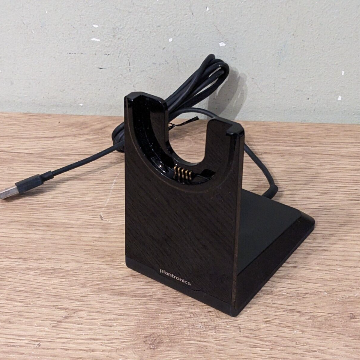 ヘッドホン Voyager Focus UC B825 with Charge Stand Amazon.com: Voyager Focus UC with Charge Stand - Discontinued