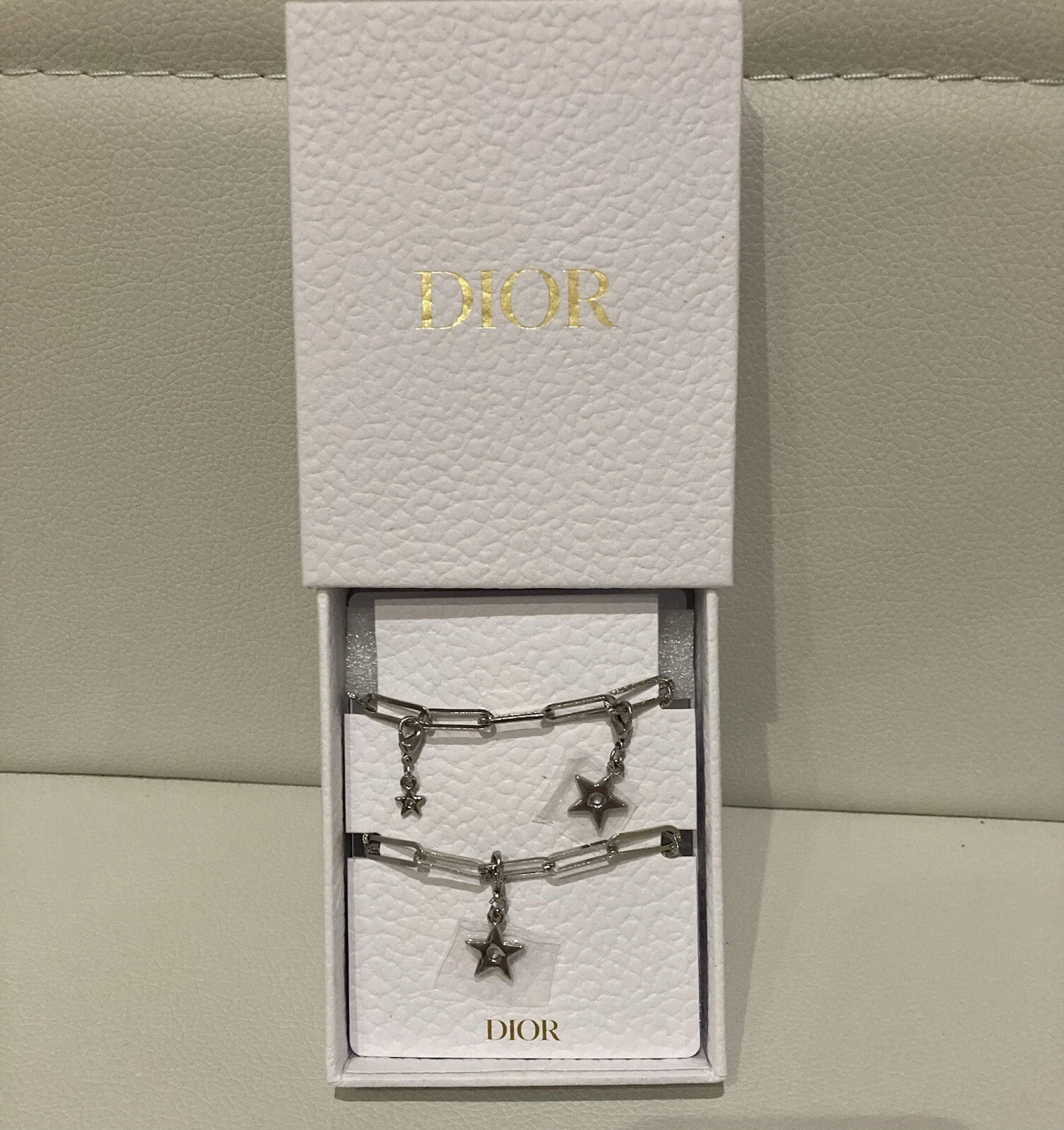 Chaîne breloque sac ton argent Dior neuve dans sa boîte NEUVE