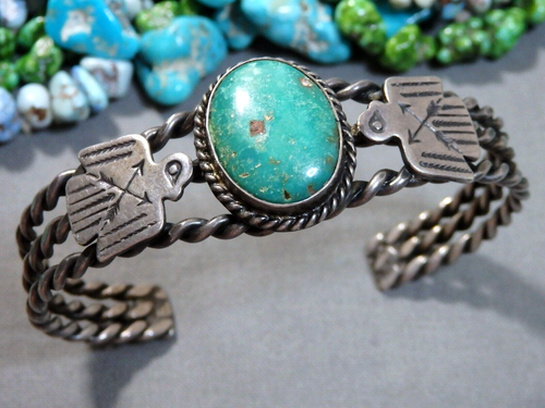 Bracelet ANCIEN Harvey époque NAVAJO Hachita TURQUOISE pièce argent THUNDERBIRD 32 g - Photo 2/12