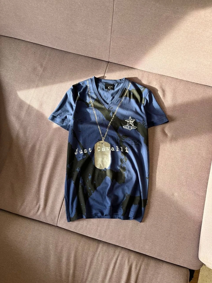 Camiseta Just Cavalli Azul Gráfico con Estampado de Estrellas y Cadena Talla 46 Foto 2 de 4