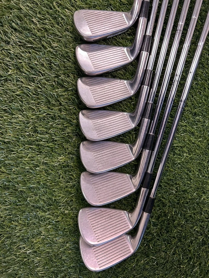 Juego de hierros Cleveland CG rojos 3-PW TT S300 empuñaduras rígidas flexibles Lamkin diestro Foto 2 de 4