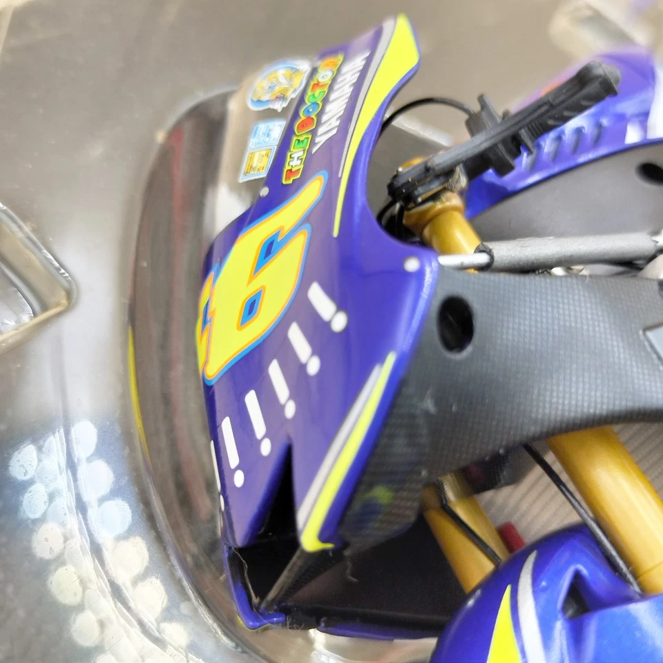 MINICHAMPS 1/12 Yamaha YZR-M1 Valentino Rossi Gauloises MotoGP 2015 122053046 - Image 4 of 4