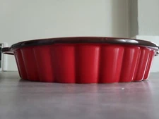 Chantal Red Pie Plate Serving Bakeware 9" 1 Qt.  Fluted Edge 1.5 Deep