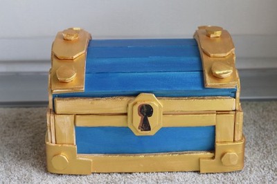 CLASH ROYALE GOLDEN CHEST