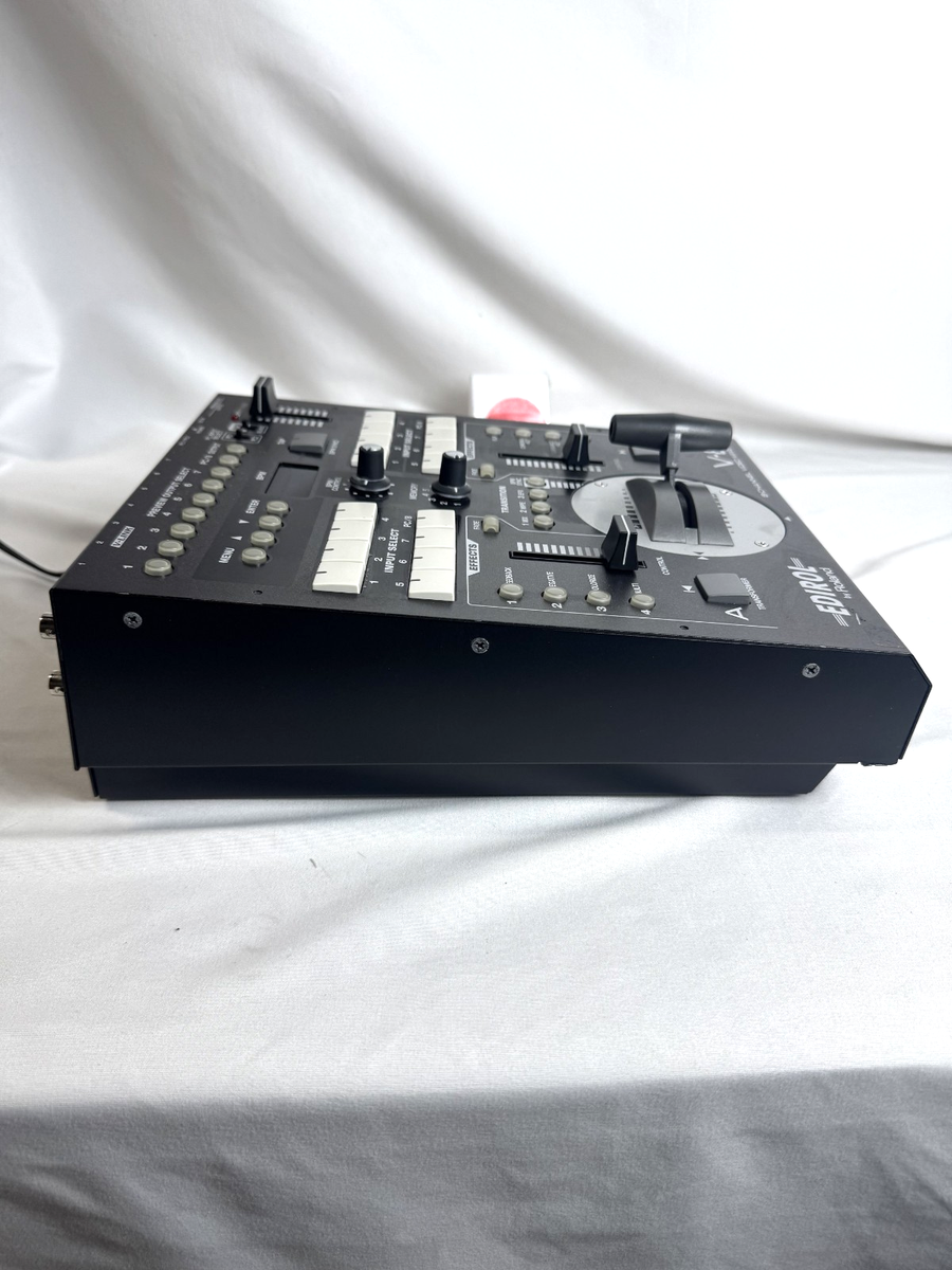 8チャンネルビデオミキサー Roland EDIROL V8 Roland Edirol V8 Eight-Channel Video Mixer with Effects