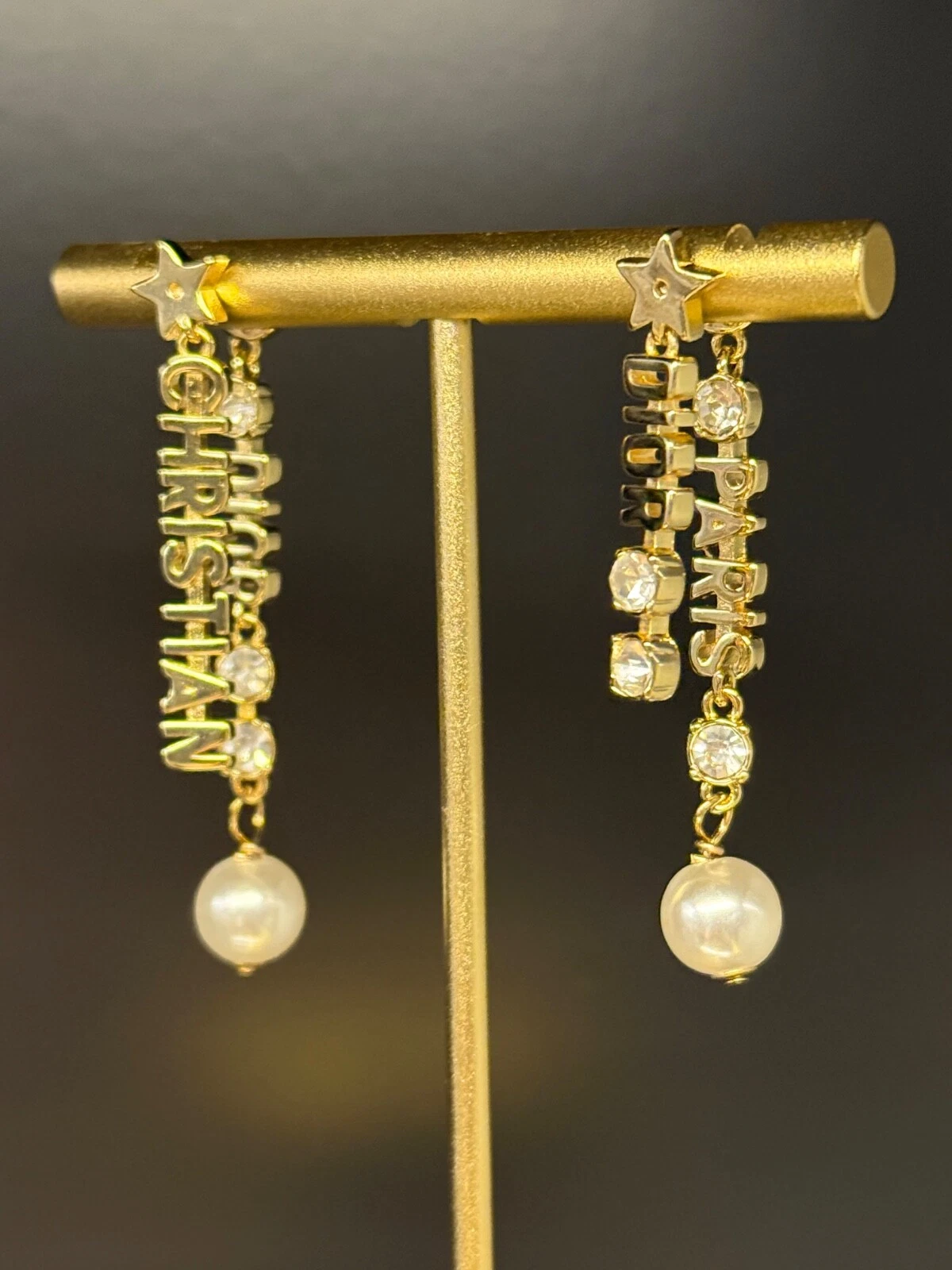 Boucles d'oreilles Dior ton or mode bijoux perle Christian Dior paires